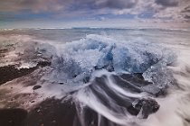 167 Blocco di ghiaccio nella spiaggia antistante la laguna glaciale di Jökulsárlón